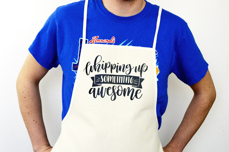 MINTED STRAWBERRY: Download the free file and create your own handlettered apron - perfect as a hostess gift or a Christmas gift! handlettered apron DIY