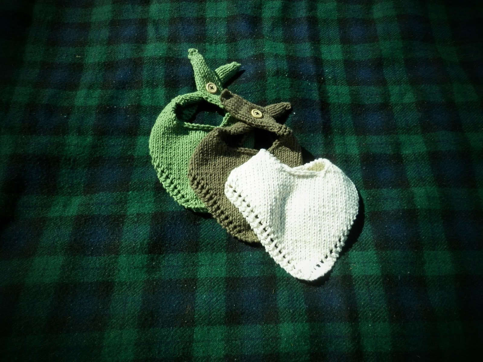 Red Mitten Designs Bandanna Dribble Bib *pattern*