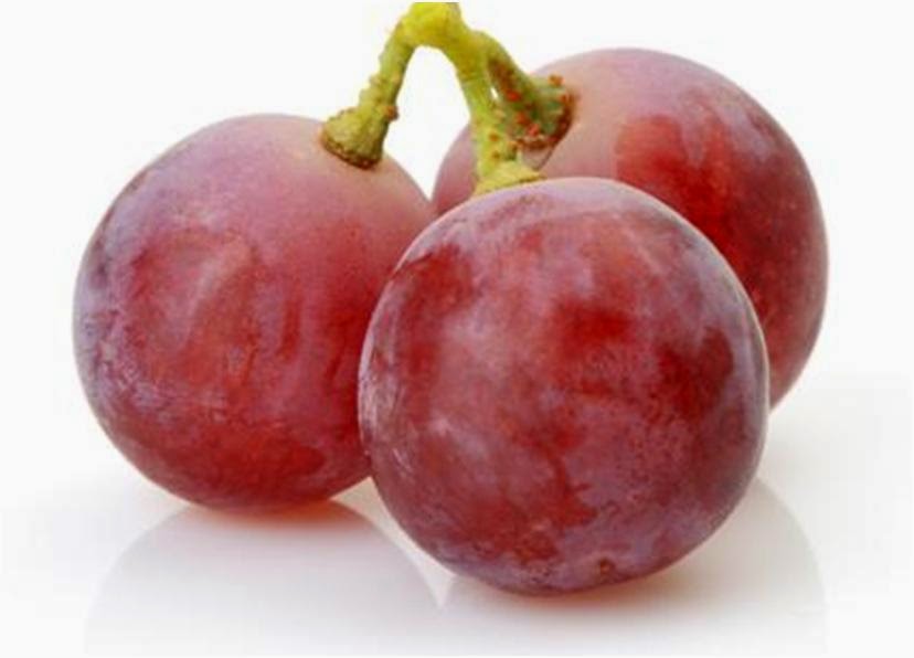food-jonezi-eating-12-grapes-at-midnight