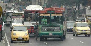 bogota traffic colombia 1 Le Transmilenio et les minibus