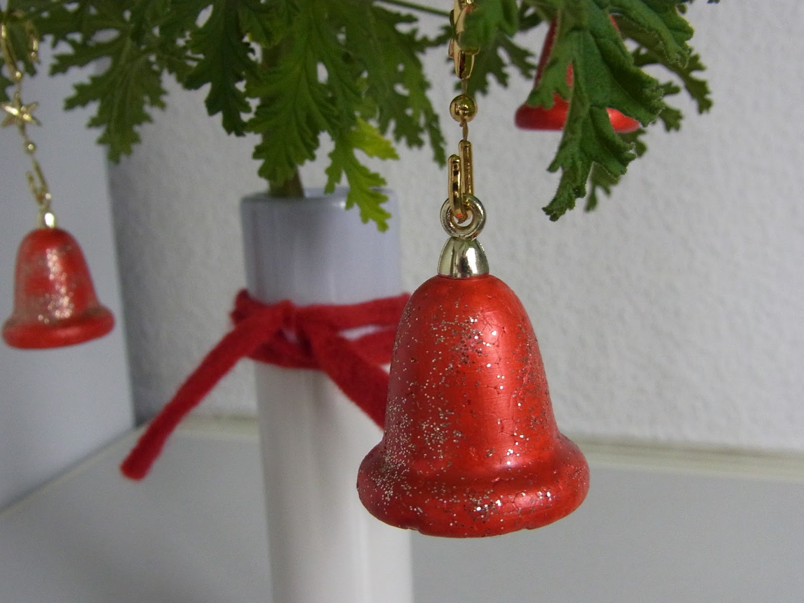 Buntes Bastelschaf WeihnachtsglockenBaum