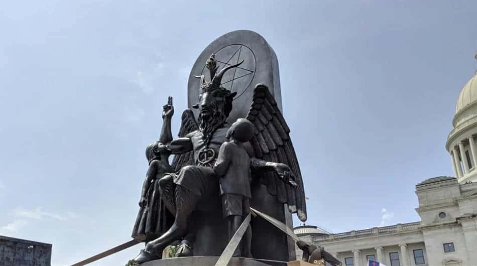 Dini Haber, Haberler, Baphomet Heykeli Mitingi,Satanistlerin ABD'de diktiği Şeytan heykeli,Arkansas Baphomet heykeli,Şeytan kilisesi,Baphomet heykeli,Satanist mitingi