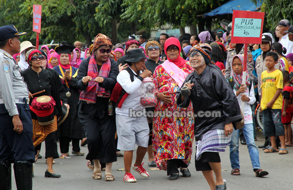 Meriahnya Pawai Alegoris HUT Subang ke 68 Meriahnya Pawai Alegoris HUT Subang ke 68