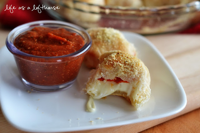 Stuffed Pizza rolls are soft rolls filled with Pepperoni and Mozzarella cheese and topped with garlic and Italian seasonings. Life-in-the-Lofthouse.com