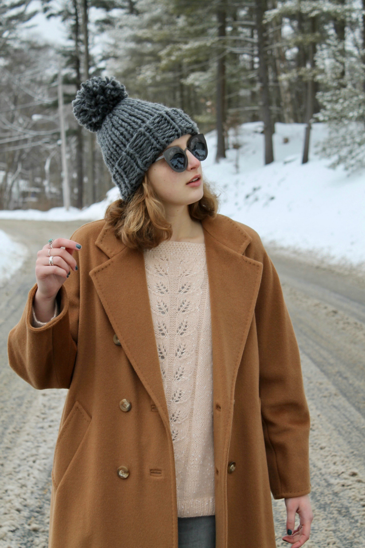 Camel coat, grey beanie and knit winter sweater #fashionblogger #ootd