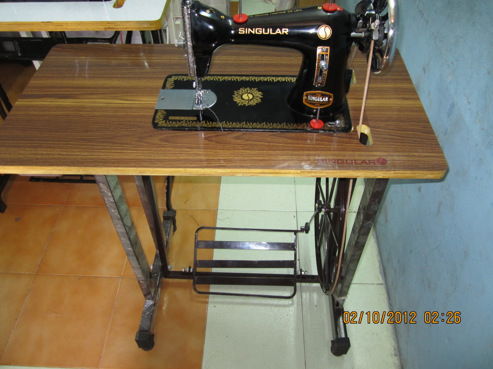 think biggerrrr: SEWING MACHINE - SINGULAR