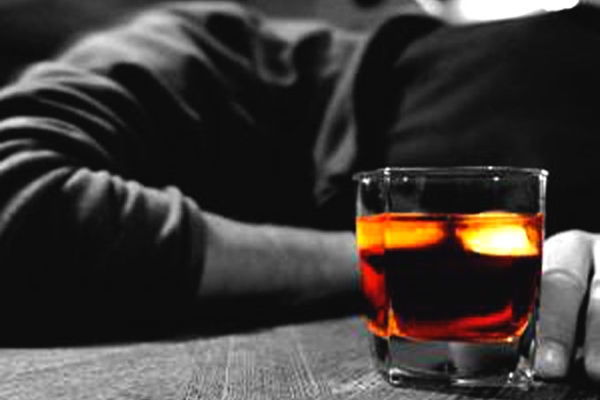 El marido bebe un día sí y otro no que hacer