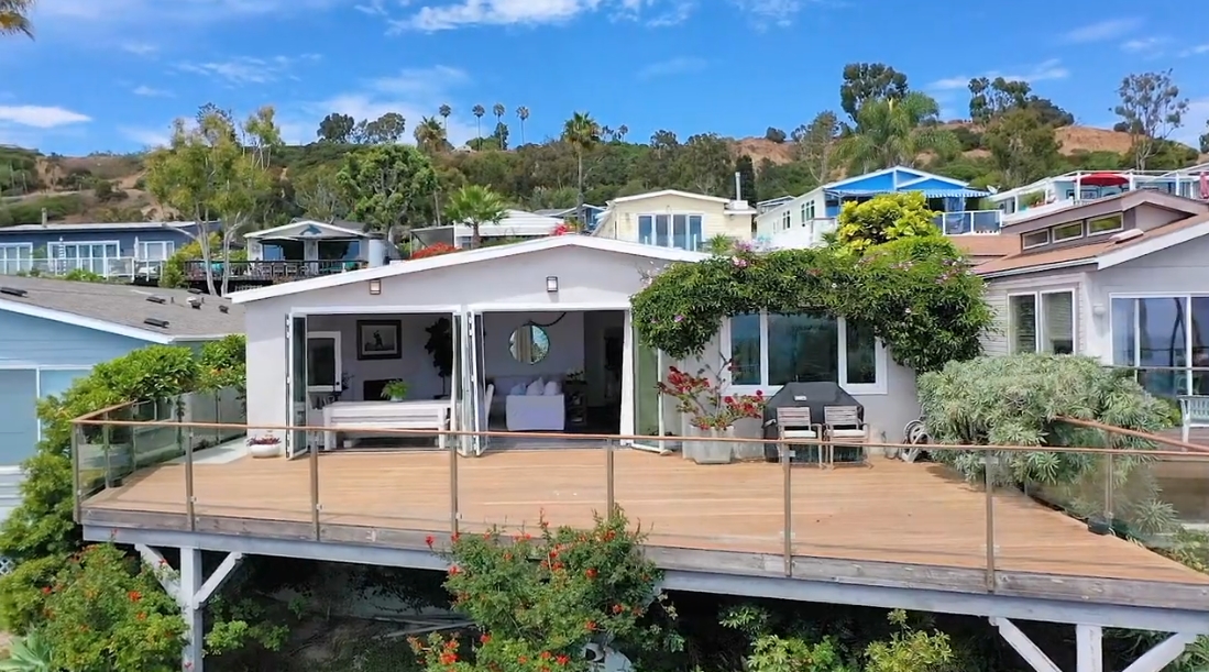 Tour 12 Samoa Way, Pacific Palisades, CA vs. 12 Interior Design Photos