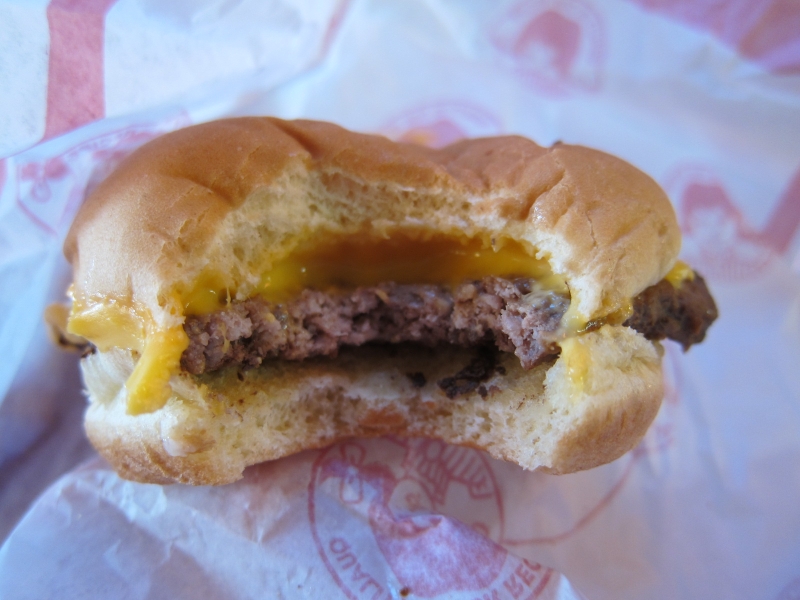 Review Wendy's Cheesy Cheddarburger