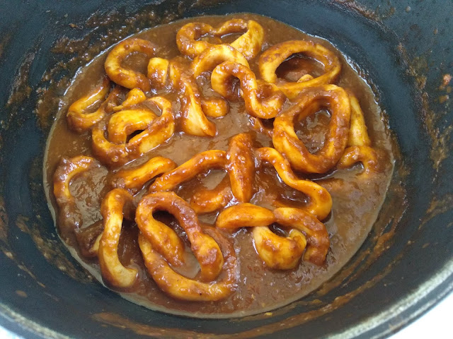 CALAMARES EN SALSA AMERICANA la cocinera novata receta cocina guiso tupperware marisco tinta de calamar comfort food recetas caseras