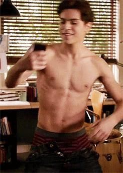 jake-t-austin-naked-pictures-mom-shaved-her-pussy
