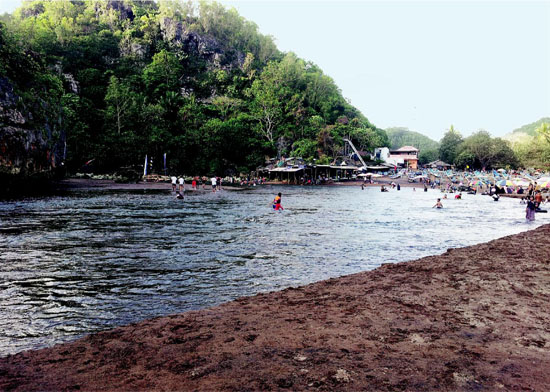 tempat wisata pantai di Yogyakarta