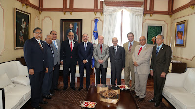 Presidente Medina recibe Sociedad Dominicana  Diarios; lo invitan asamblea SIP
