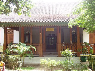 gambar rumah adat betawi rumah betawi asli desain rumah khas betawi rumah tradisional betawi rumah kebaya bali 300x225 Gambar Rumah Adat Indonesia