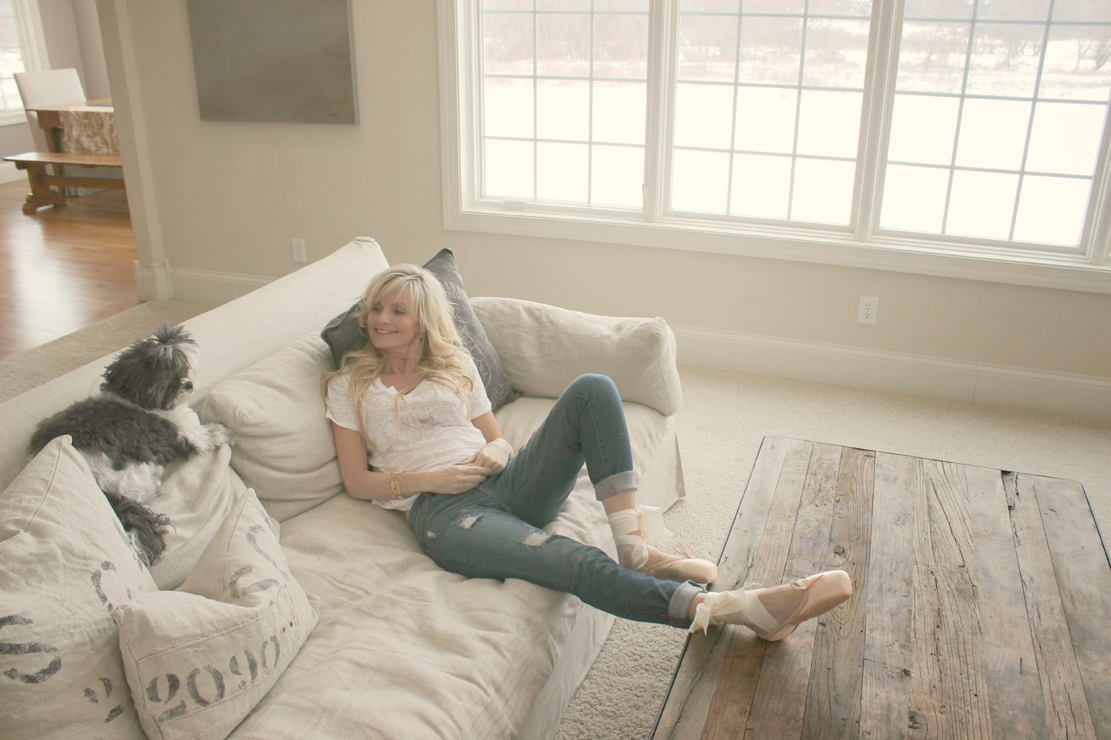 hellolovely-hello-lovely-studio-belgian-linen-sofa-michele-shih tzu