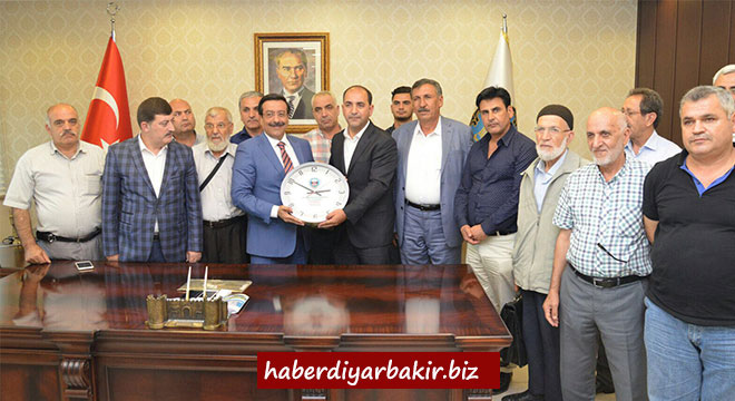 Diyarbakır Dernekleri Federasyonundan Cumali Atilla'ya ziyaret Diyarbakır Dernekleri Federasyonundan Cumali Atilla'ya ziyaret