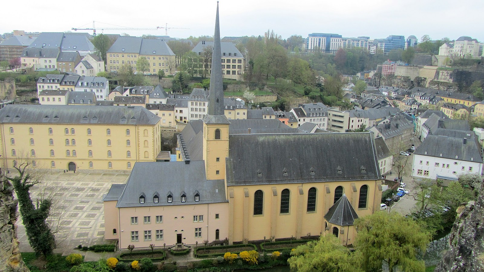 образование в люксембурге. университет люксембурга. герцогство люксембург погода. больницы люксембурга. люксембург больница.