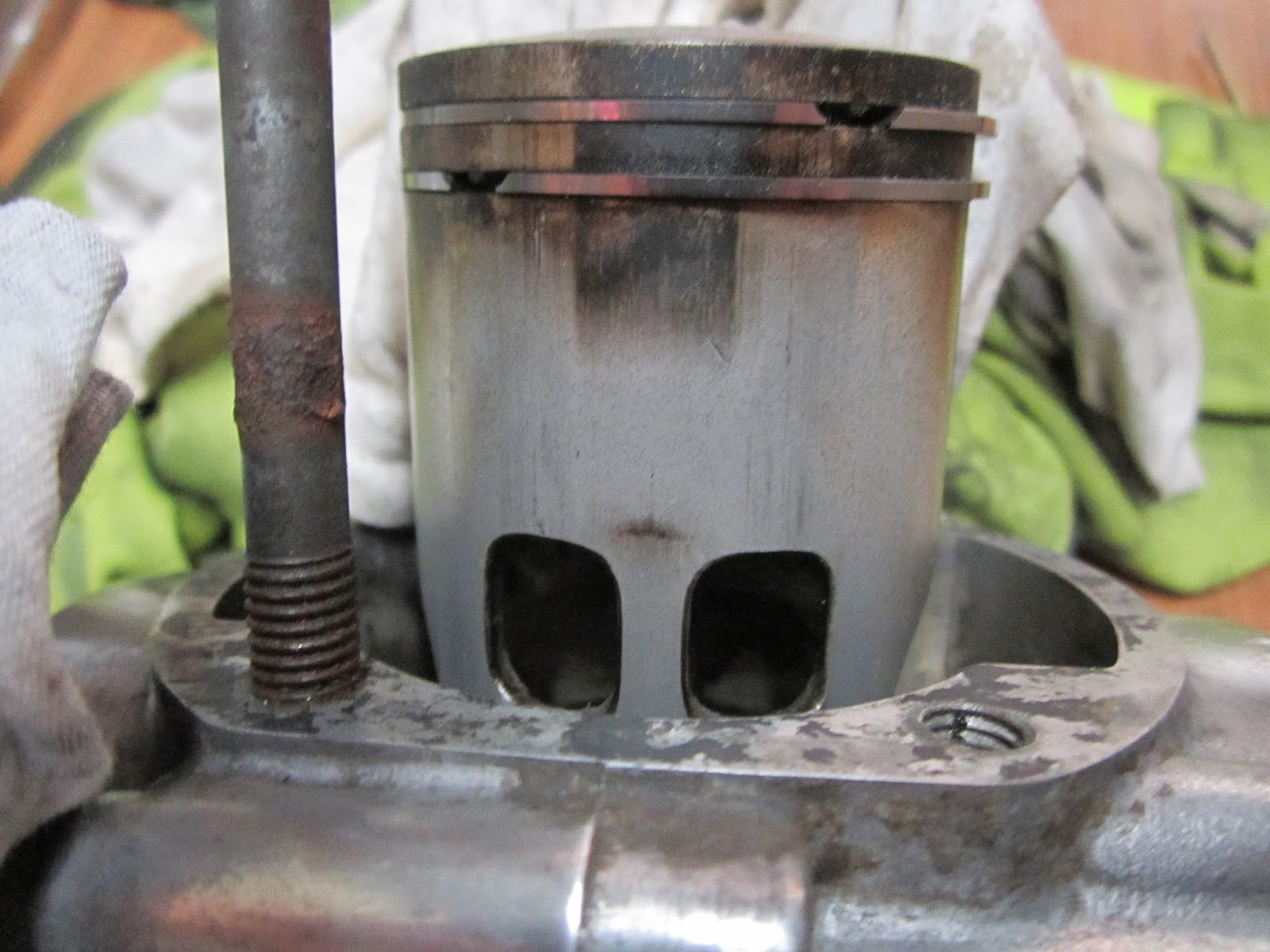 Restoration Yamaha LS3 1972: New piston with Keystone rings