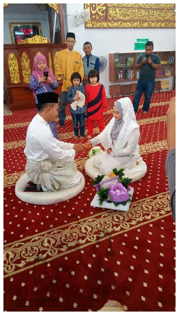 Hujung minggu yang sibuk, attend dua majlis yang sangat meriah. Majlis penikahan adik sepupu. Hujung minggu yang sibuk, attend dua majlis yang sangat meriah. Majlis penikahan adik sepupu.