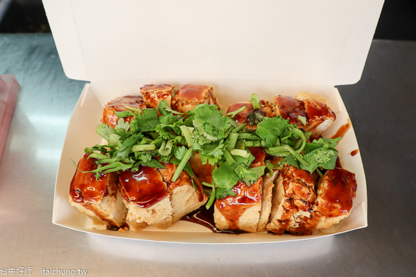 台中北區一中街金牌巨無霸香酥臭豆腐,豆腐外酥內嫩,素食可食 台中北區一中街金牌巨無霸香酥臭豆腐,豆腐外酥內嫩,素食可食