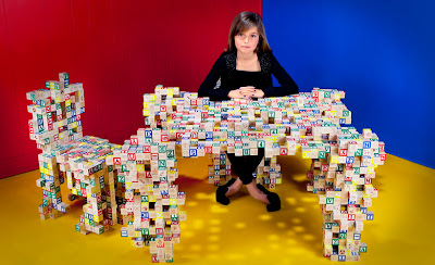 Muebles con cubos de madera para niños.