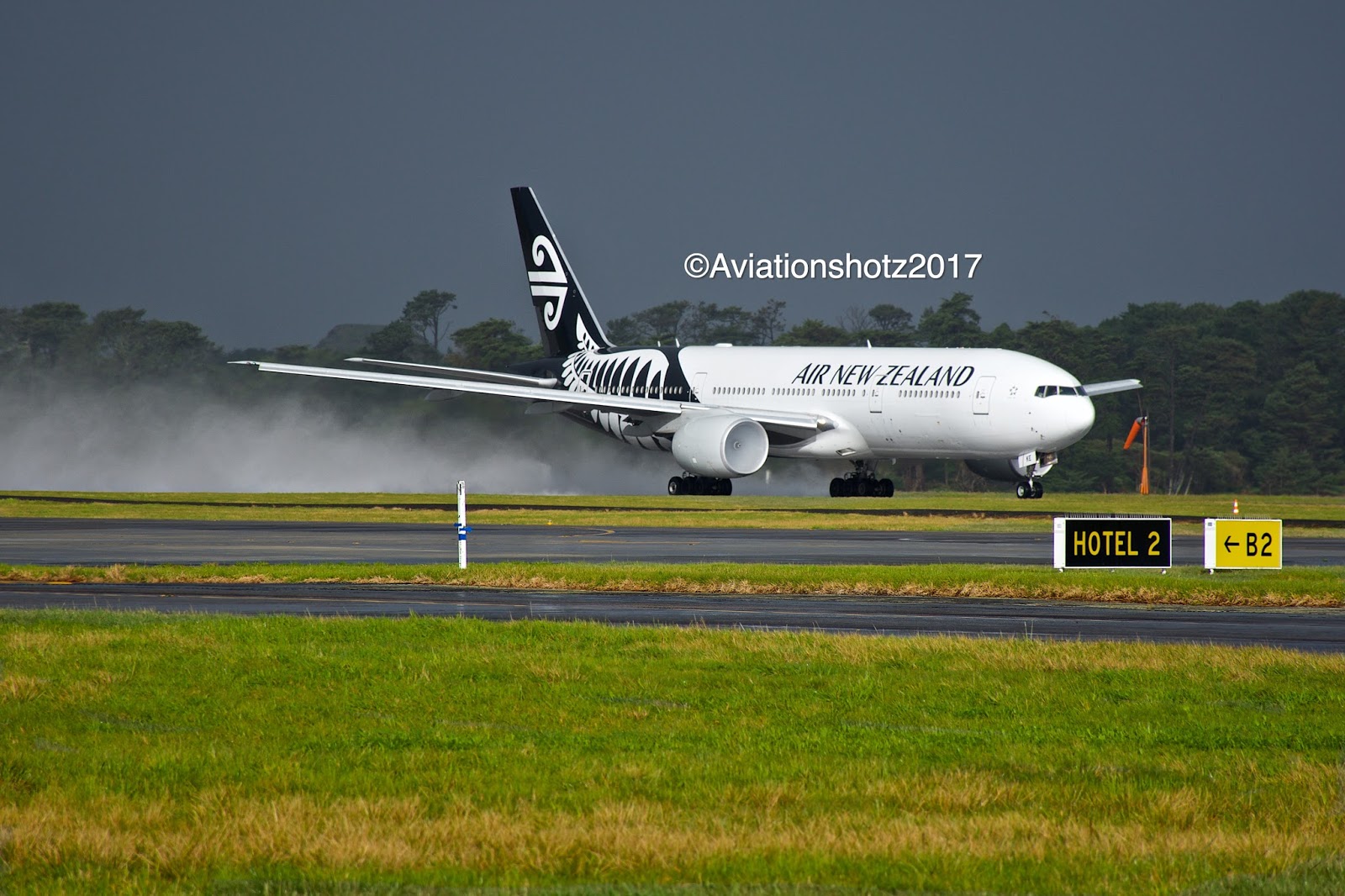 Aviationshotz Full Power Wet Runway Takeoff