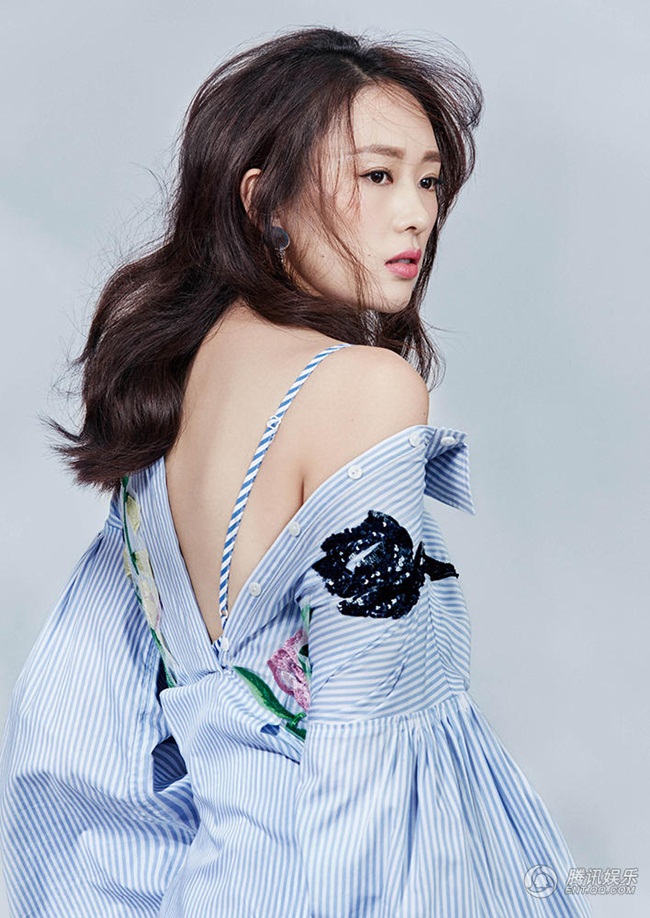 Self China April 2016, Tong Yao 童瑤 2016 SS Blumarine Striped Cotton Poplin Mini Short Dress With Wide Leg Trousers Editorials