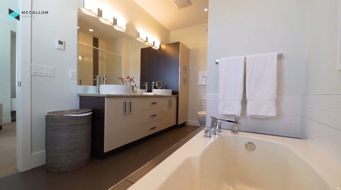 26 Interior Design Photos vs. 1903 26 Ave SW, Calgary, AB Home Tour