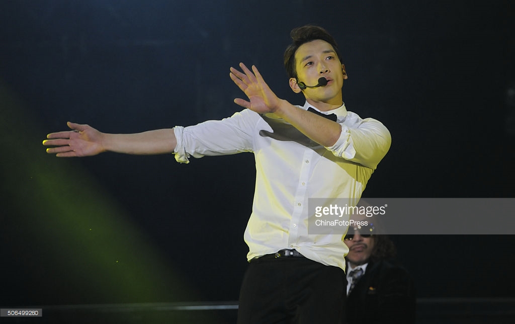 http://4.bp.blogspot.com/-MCbMbZdjovU/VqXREbIm0rI/AAAAAAABQtk/c4op4Z0TfVw/s1600/south-korean-singer-rain-performs-onstage-during-his-concert-the-picture-id506499260.jpg