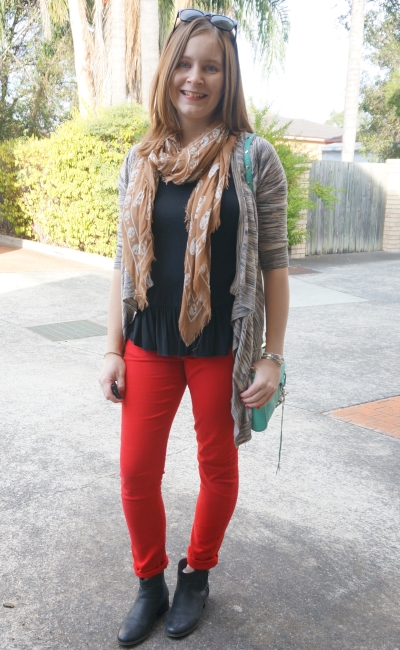 red skinny jeans outfit