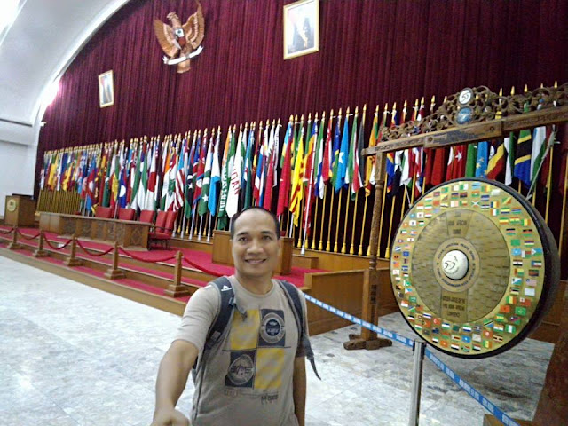 Selfie di ruang sidang KAA. Selfie di ruang sidang KAA.