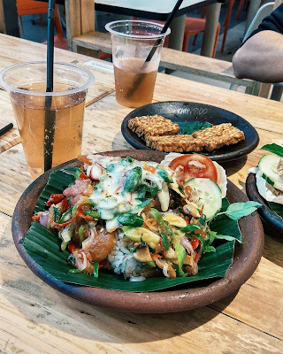 bebek semangat,kuliner surabaya,bebek goreng,penyetan enak surabaya,penyetan enak, jawa timur, indonesia,tempe enak,tempe tipis,dollar naik tempe setipis ATM,tempe setipis ATM,makanan transmart,kuliner transmart rungkut surabaya,transmart rungkut,transmart surabaya,makanan transmart rungkut surabaya,makanan murah transmart surabaya