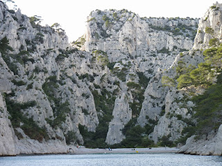 Calanque d'En Vau, "El Dedo de Dios". Calanque d'En Vau, "El Dedo de Dios".