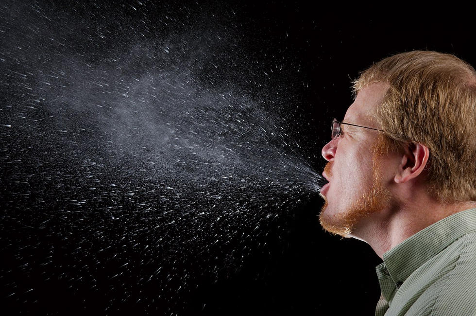 Incredibile, si danneggia la gola trattenendo uno starnuto | Medicina Salute