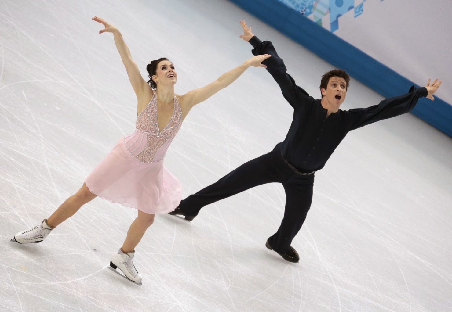 Tessa Virtue og Scott Moir (CAN) udfører deres fridans ved Vinter OL 2014