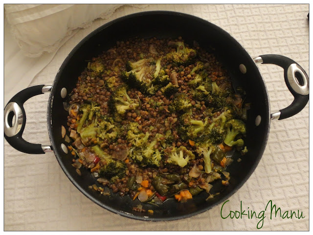spadellata di broccoli e lenticchie (a pan of broccoli and lentils)