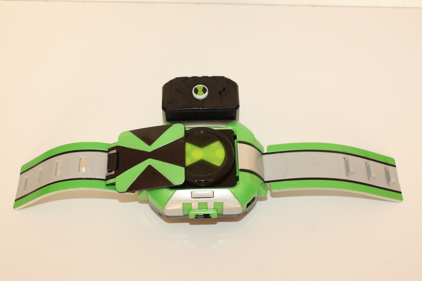 Ken's Vintage Toys: Ben 10 Omniverse Omnitrix Touch Watch Toy