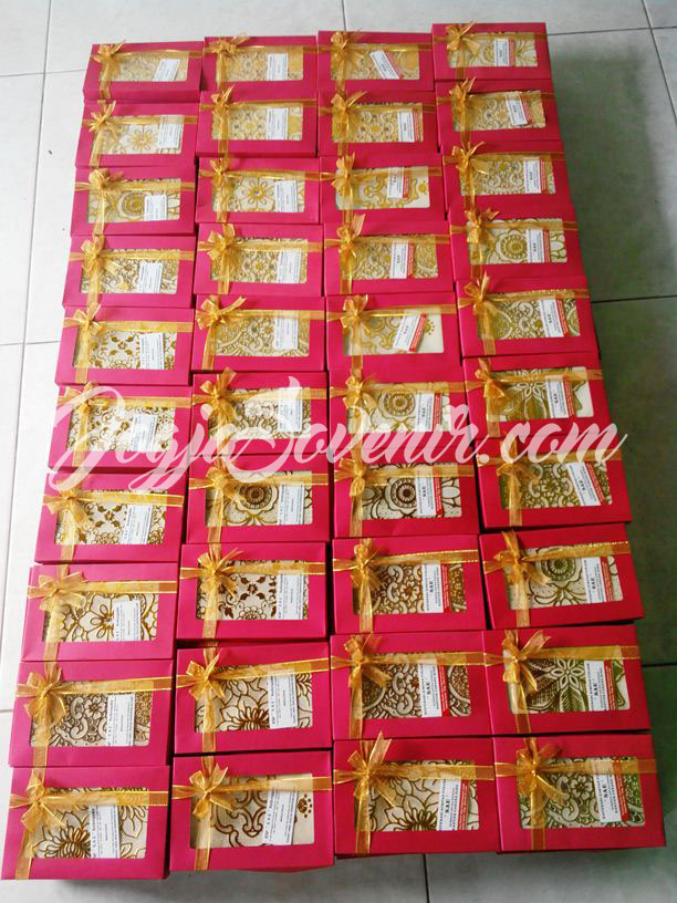 Jual Souvenir Taplak Meja Emas Perak Jual Souvenir Taplak Meja Emas Perak