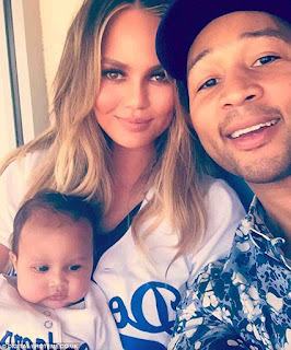 1a6 Chrissy Teigen shares adorable photos of baby Luna babbling at 4 months