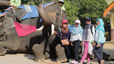 eka aprilya mencoba permainan di nirwana gardens lagoi
