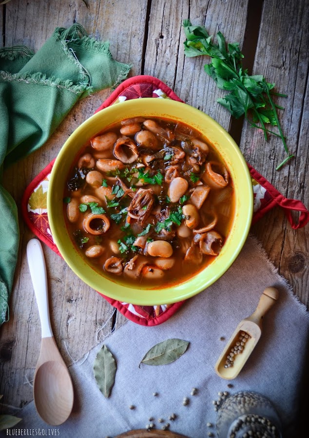 POTAJE DE JUDIONES, KALE Y CALAMARES EN COCOTTE 
