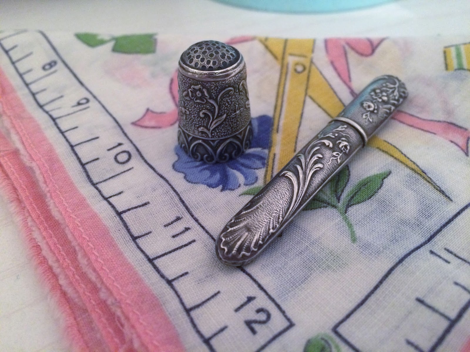 randomellyme Vintage Thimble & Needle Case
