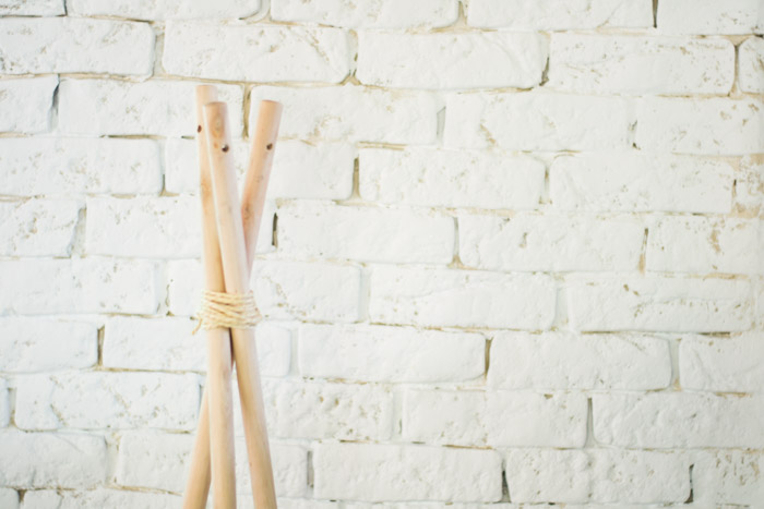 Perchero con palos diy