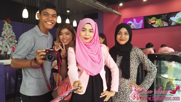 Bersama rakan blogger di The Crazy Bites SS15 Subang Jaya
