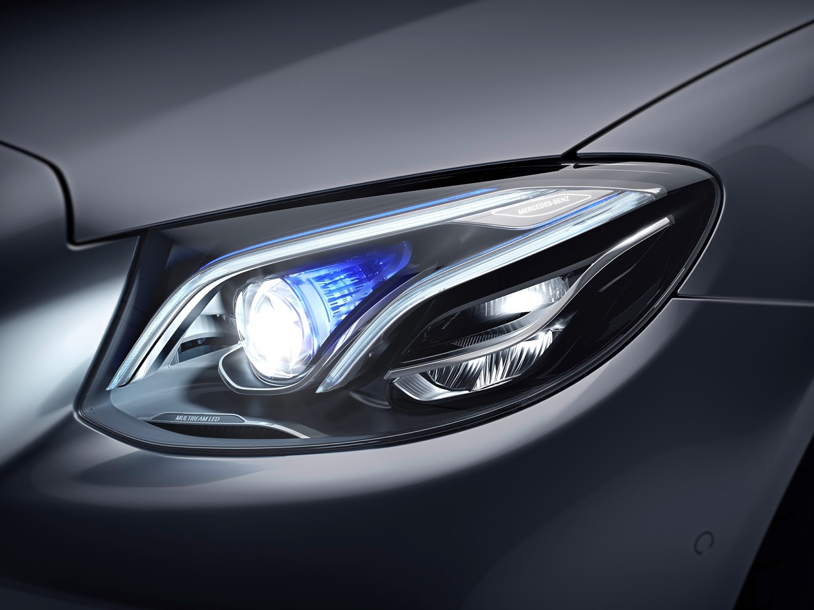 Voiture du Futur: Mercedes : des LED du sol au plafond