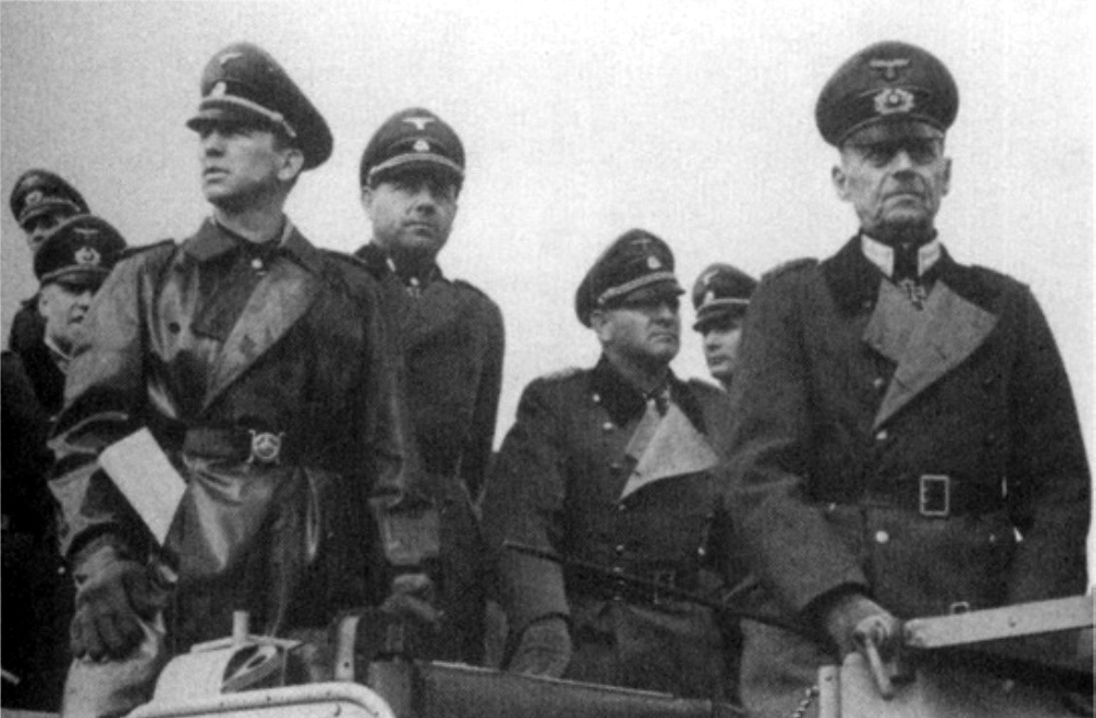 Группа армий д. Рунштедт фельдмаршал. Фон Рундштедт фельдмаршал. Герд фон Рундштедт в первой мировой. Герд фон Рундштедт с генералами.