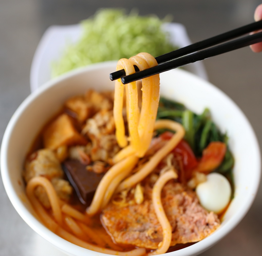 Ngon khó cưỡng tô bún đỏ dân dã 'nhìn là phát thèm' ở Gia Lai