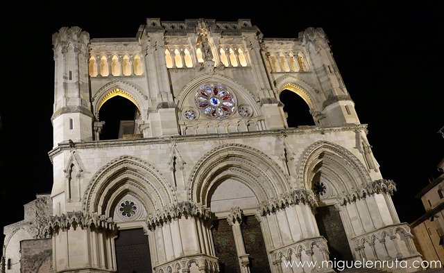 Catedral-Cuenca-noche