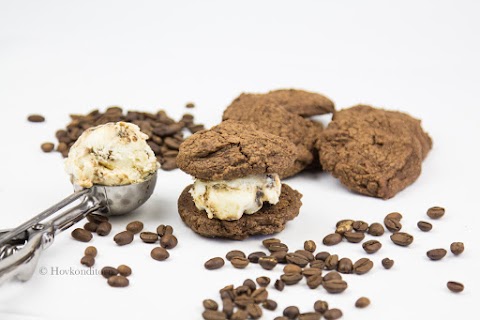 Coffee Chocolate Cookies with Tiramisu Ice Cream