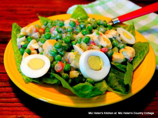 Nana's Green Pea Salad at Miz Helen's Country Cottage
